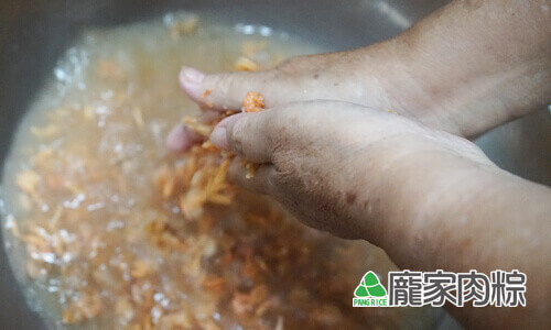95-05蝦米清洗教學-雙手搓揉