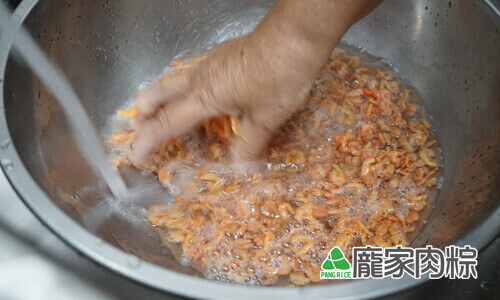 95-03清水沖洗蝦米