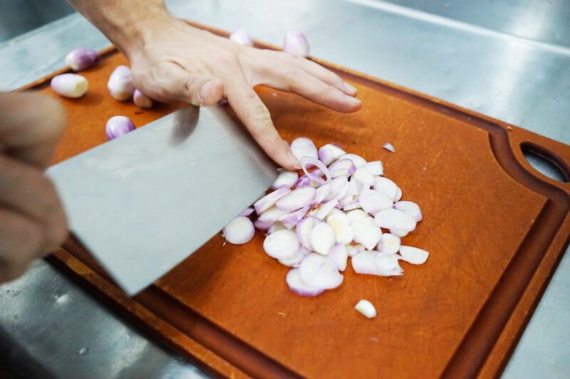 03紅蔥頭切成片狀