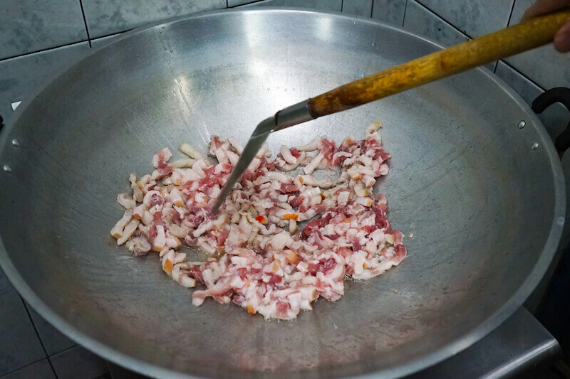 07放入切好的三層肉