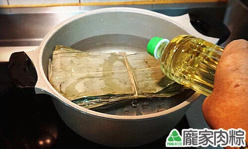 加一池油比較不會黏粽葉