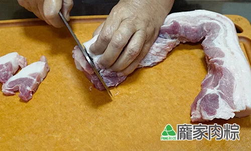 75-03肉粽大塊豬肉切法 由外向內切下