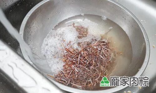 96-03魷魚清洗教學-打開清水沖洗