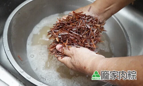 96-04魷魚清洗教學-雙手搓揉