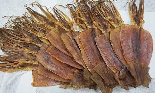 阿根廷魷魚口感較Q彈，乾貨鹹香味十足