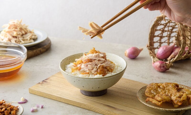 只要輕鬆加熱8分鐘，就能享用好吃的雞絲滷料理