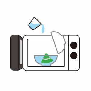 肉粽微波爐加熱-在碗內加入水蓋起來