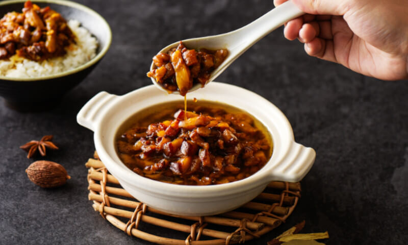 香味四溢的龐家家傳滷肉燥